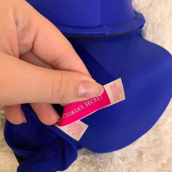 VICTORIA’S SECRET BLUE STRAPLESS SWIM TOP SIZE 32C - Picture 3 of 3